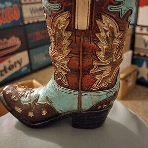 HAND MADE AND HAND PAINTED WESTERN BO0T